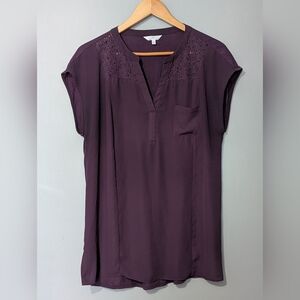 Camber & Grace Wine Purple V-neck Women's Short Sleeve‎ Lace Detail Top